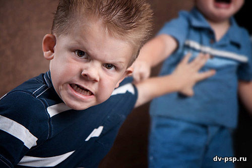 Детская агрессия: как проявляется, причины, как избежать последствий